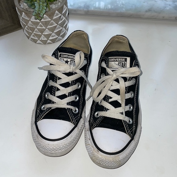 Converse Shoes - Used converse size 6 black low top